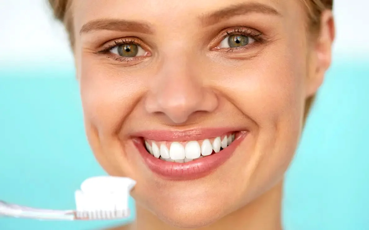 چگونه الاینرهای شفاف می توانند در افزایش خطر پوسیدگی دندان نقش داشته باشند؟